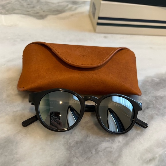 Vallon Waylon’s Sunglasses - Picture 3 of 4